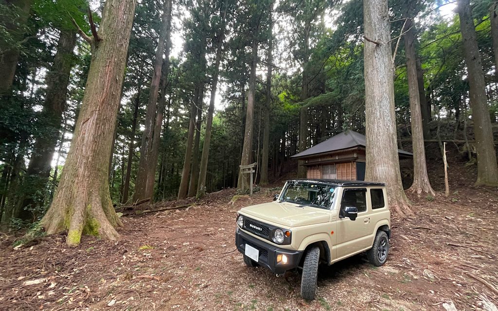 神社とジムニー1