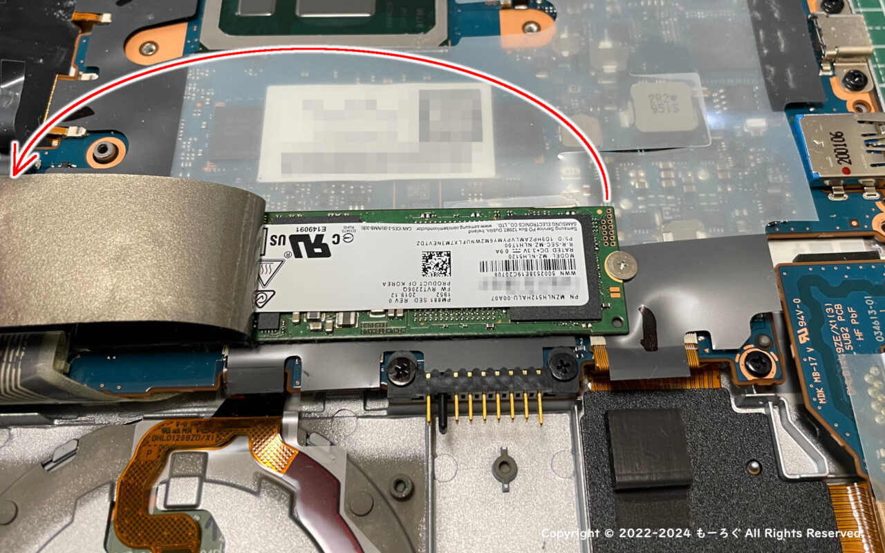CF-QV8 SSDカバー取り外し