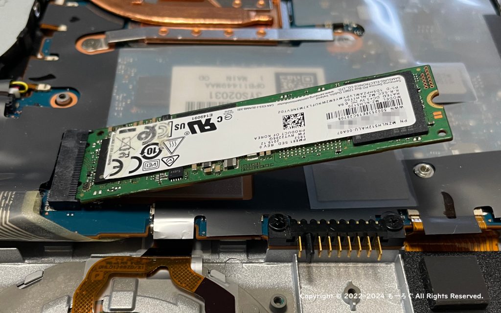 CF-QV8 SSD取り外し