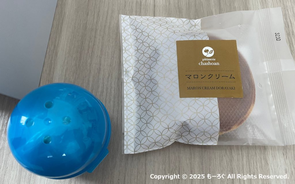 青カプセルとマロンクリームどら焼き