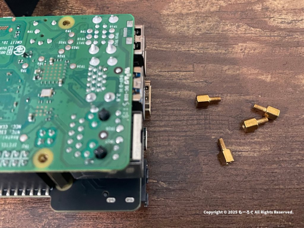 スペーサーでRaspberryPiを固定