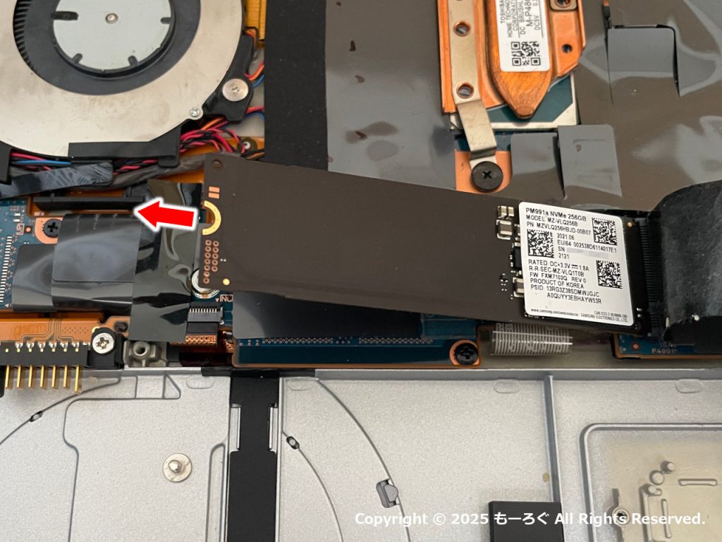 FV1 SSDの取り外し