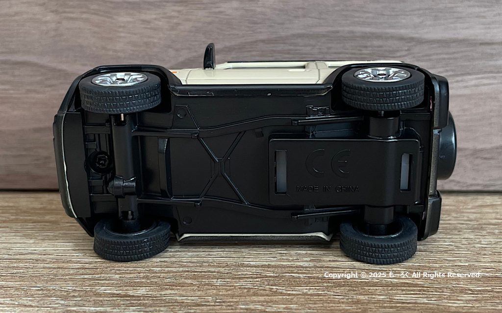 JB74W 1/43 プルバックミニカー 裏