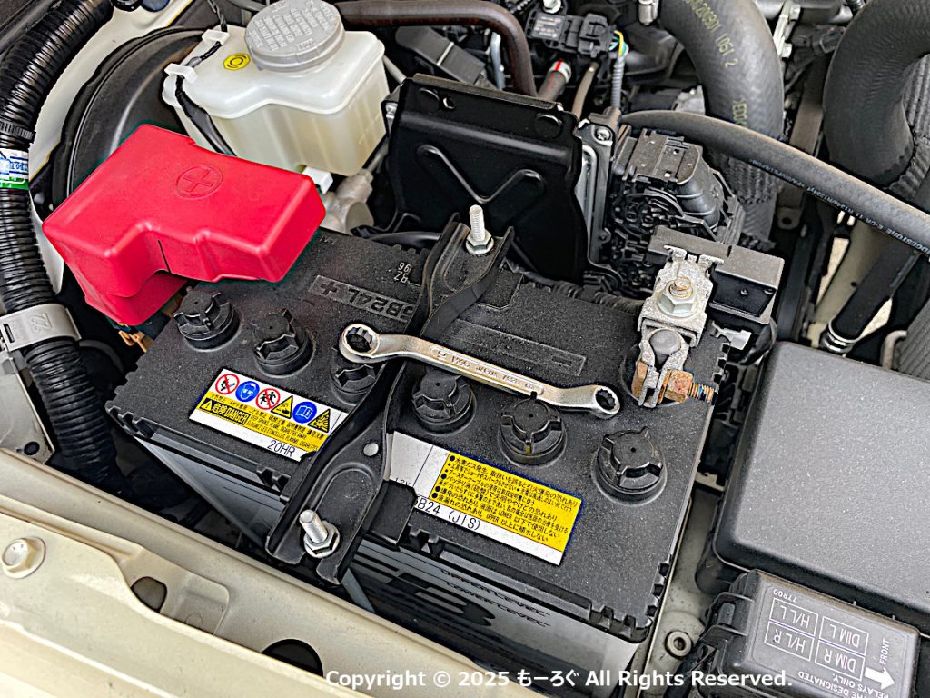 55B24L マイナス端子取り外し