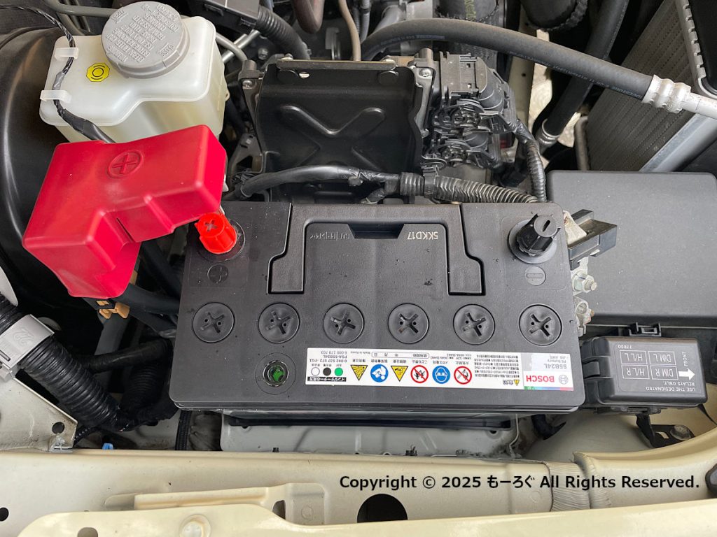 新しいバッテリーをのせる