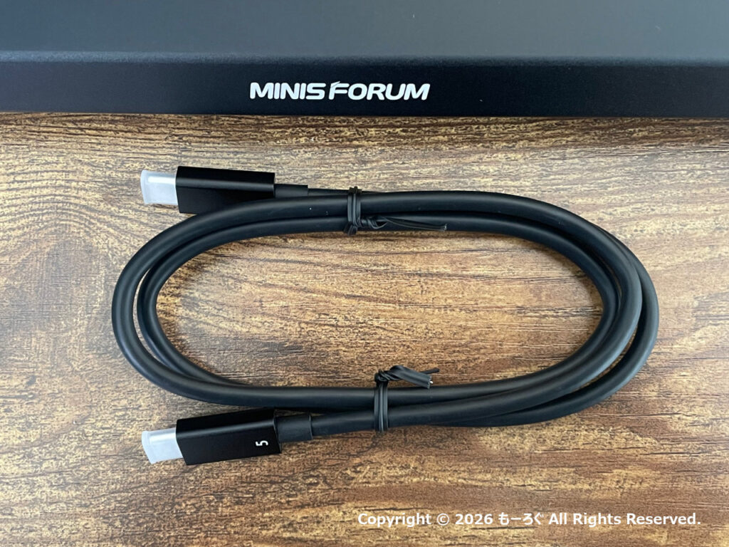 DEG2同梱品 Thunderbolt5ケーブル